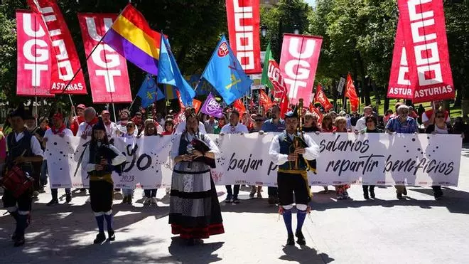 Los sindicatos toman las calles para celebrar el Primero de Mayo: "Por el pleno empleo, menos jornada, mejores salarios"
