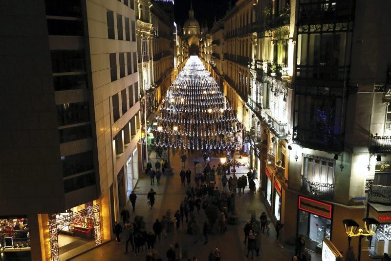 El alcalde de Zaragoza, Jorge Azcón, realiza el encendido de la iluminación navideña