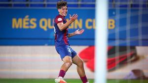 Con esta cara de felicidad vio Marc Guiu entrar el balón