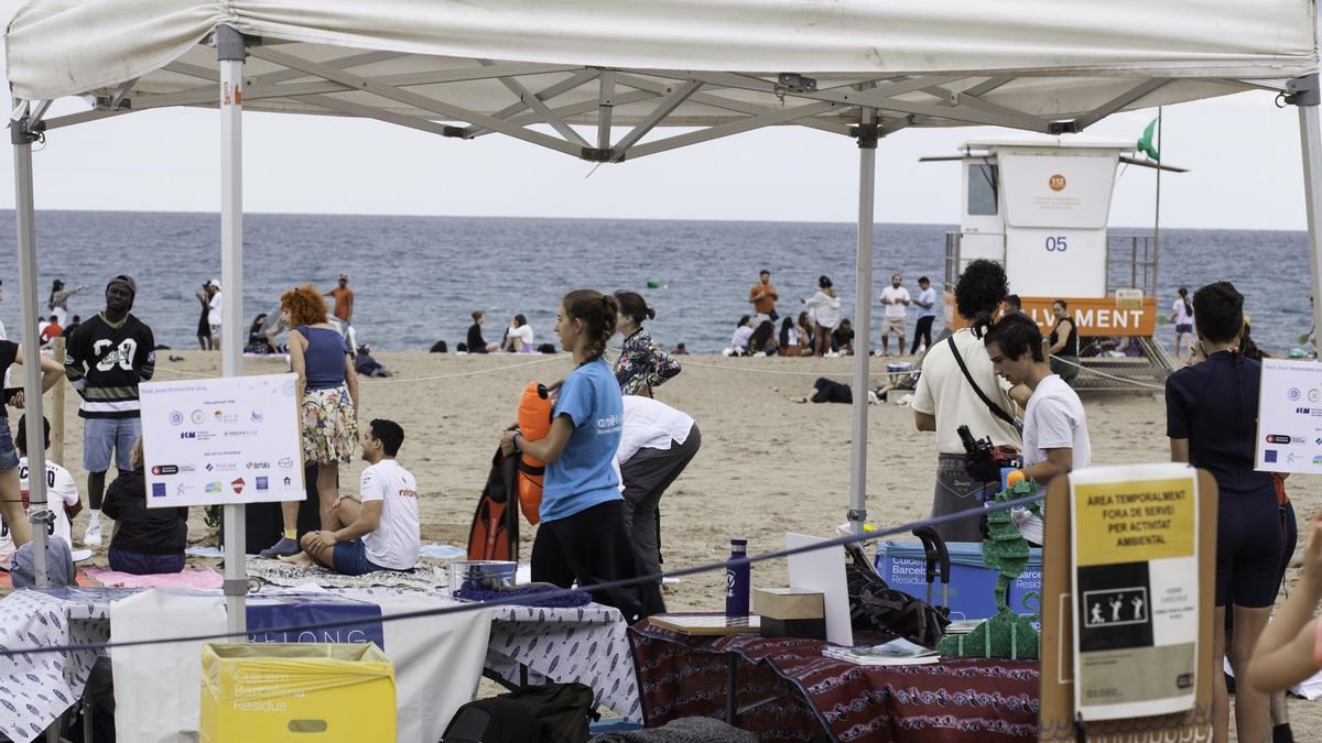 Espacio en la playa de Sant Miquel dedicado a la celebración de Sant Joan Sostenible, en su primera edición experimental en 2024.