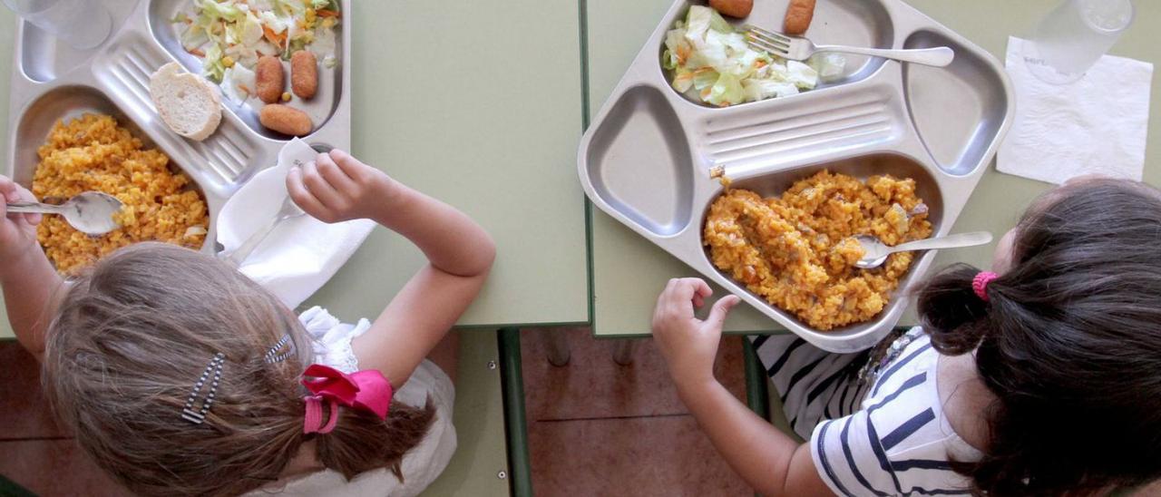 Niñas comen en un comedor escolar del CEIP Concepción Arenal de Cartagena | FELIPE GARCÍA PAGÁN