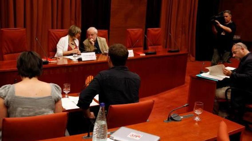 La comissió d&#039;investigació amb els tres diputats que hi han participat.