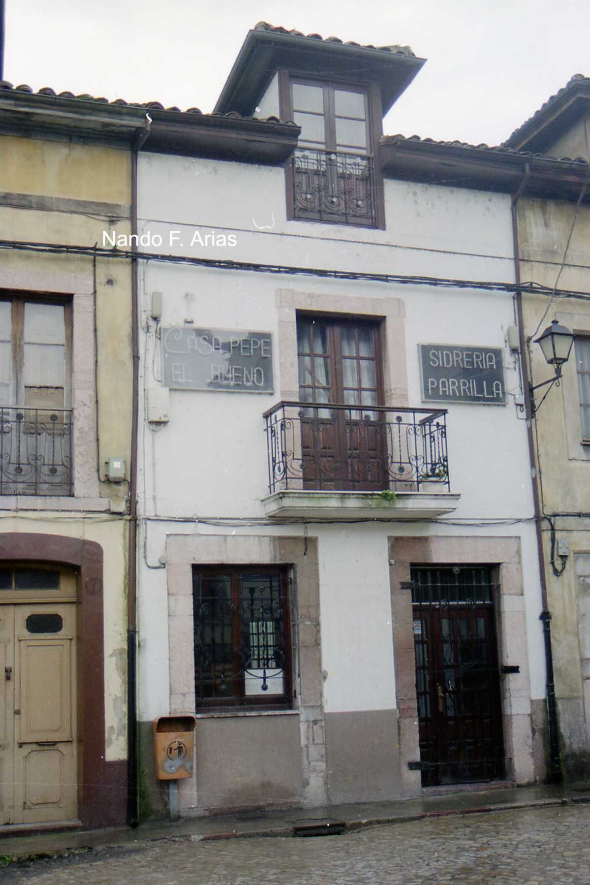 En imágenes, los locales míticos de finales de siglo en Grado