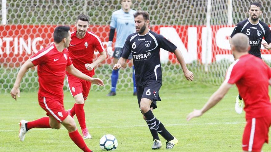 Una imagen del amistoso entre el Sporting y el Lealtad de la pasada temporada.