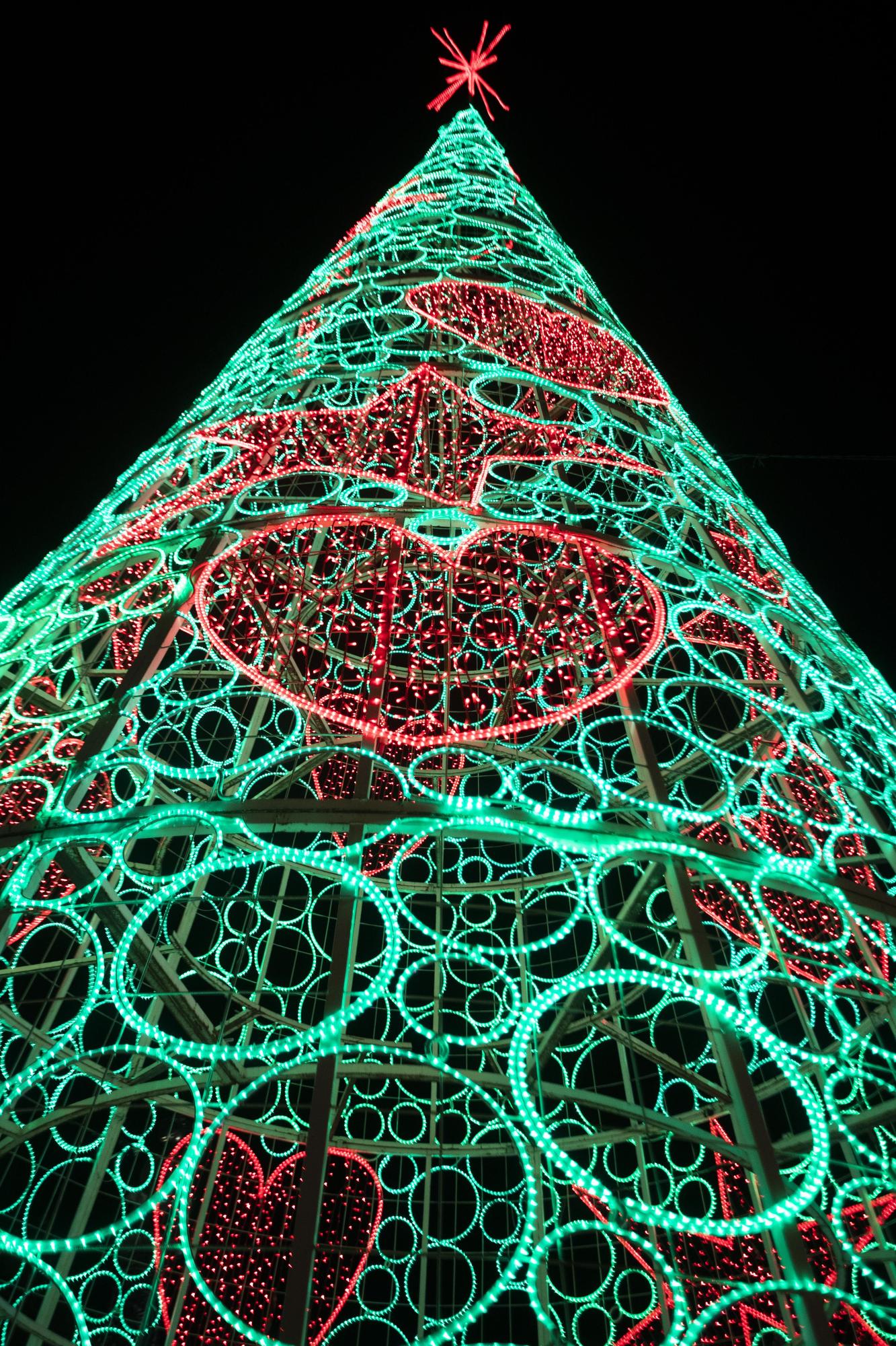 Así se ha encendido la iluminación navideña de la Plaza del Ayuntamiento de València