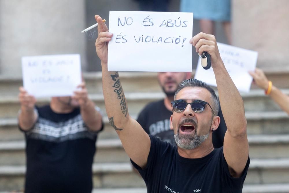 Un familiar de la víctima intenta agredir un dels acusats d'abusar sexualment d'una menor de Manresa