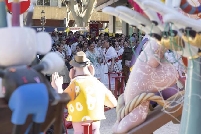Búscate en  la visita oficial a las fallas por las diferentes comisiones de la ciudad de Xàtiva