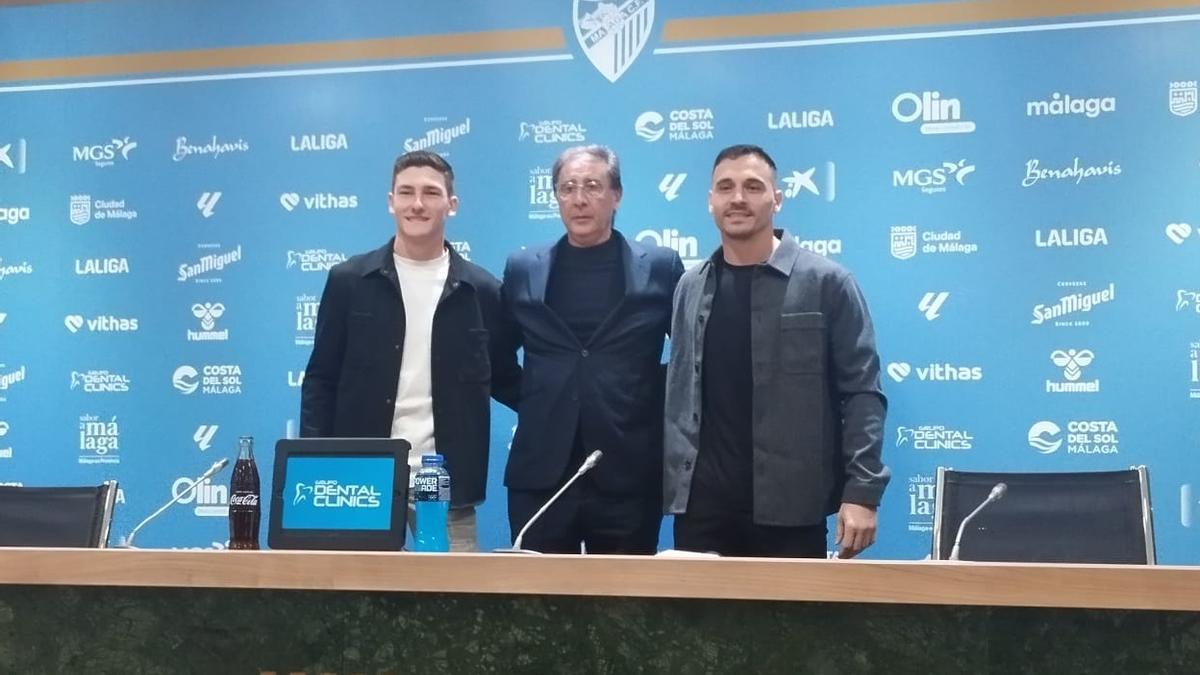 Carlos López, Loren Juarros y Alfonso Herrero, en la sala de prensa de La Rosaleda.