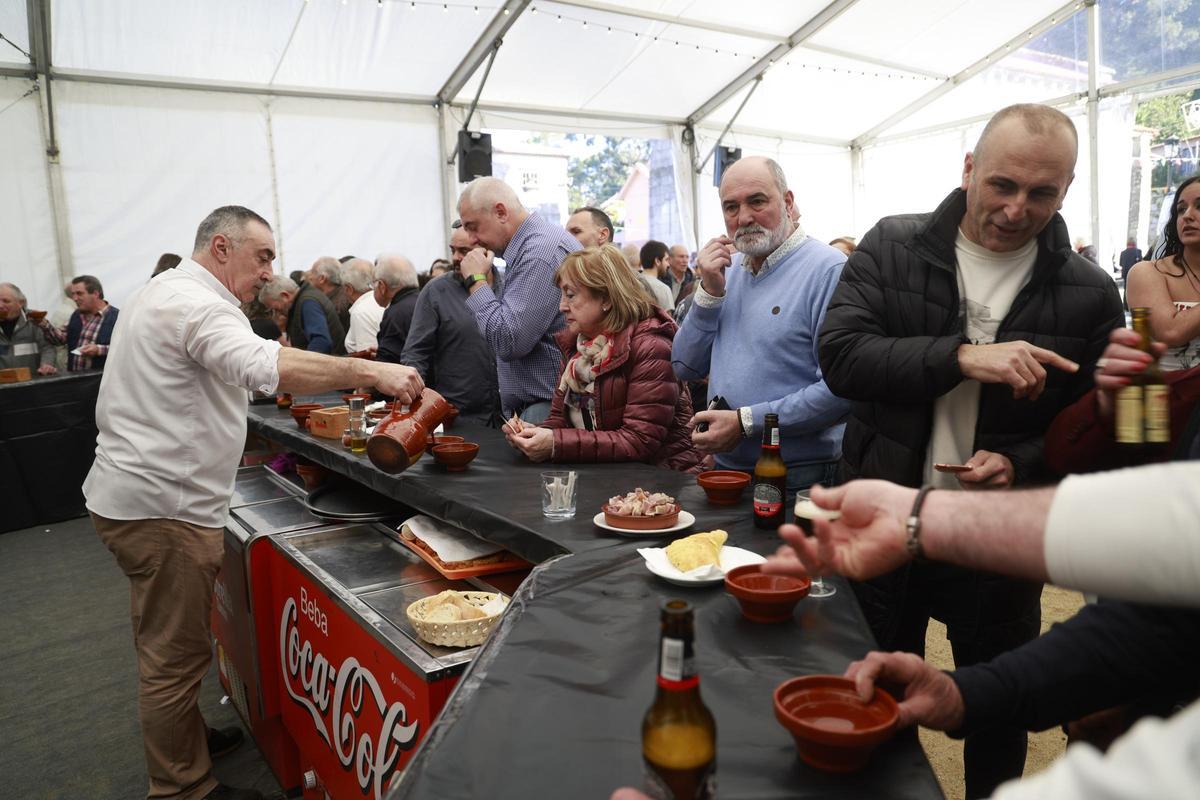 La pasión por la Candelaria ilumina Castrelos