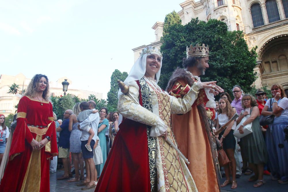 La cabalgata histórica ha puesto fin a la semana grande de la ciudad con la recreación de la toma de Málaga por los Reyes Católicos en 1487, un acontecimiento que motiva los festejos de agosto