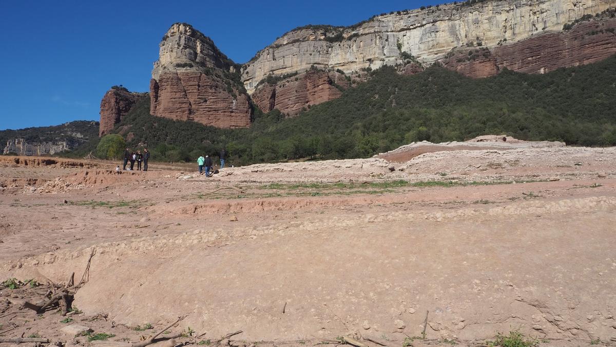 Turismo de sequía en el pantano de Sau