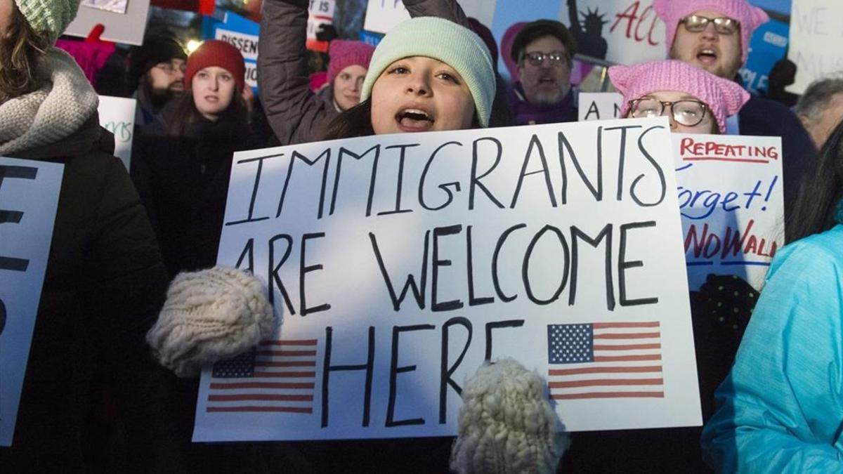 Manifestantes protestan contra la orden antiinmigración decretada por Trump, en Washington, el 30 de enero.