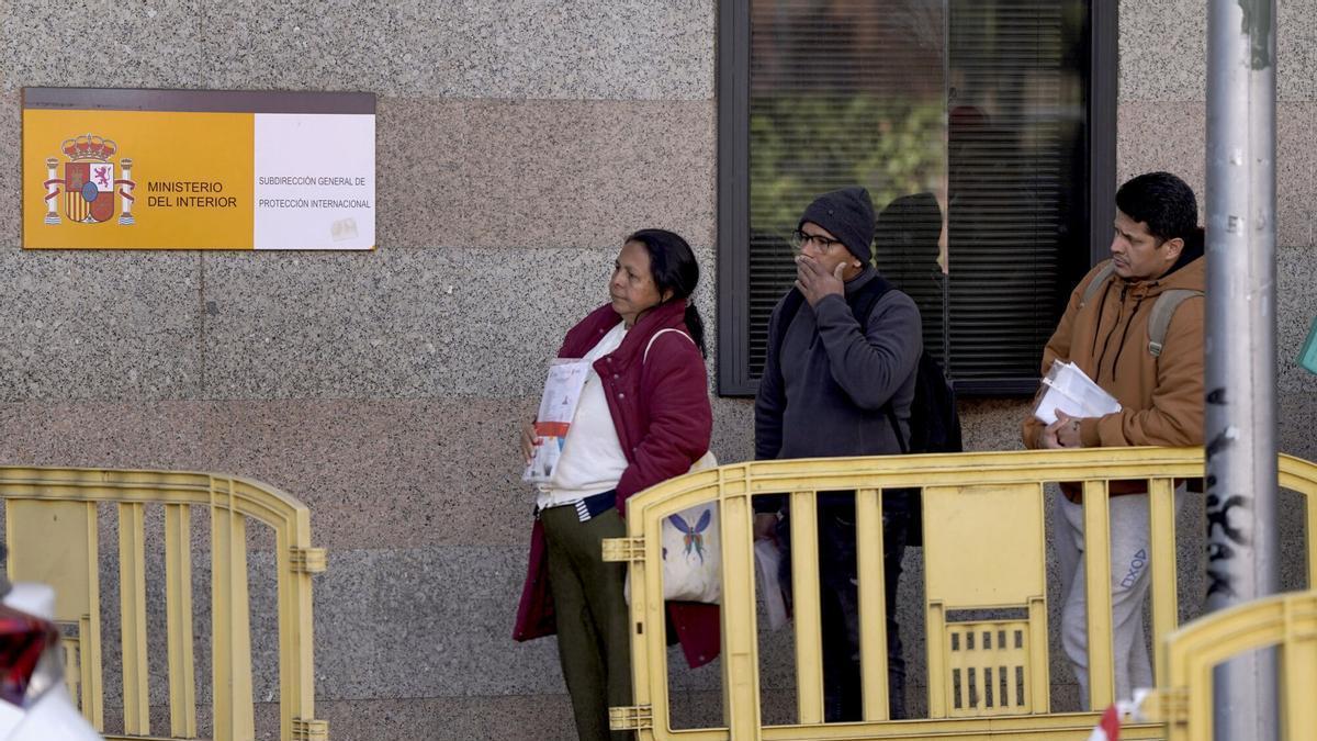 España supera por primera vez los 10 millones de inmigrantes, lo que eleva la población a 49,5 millones