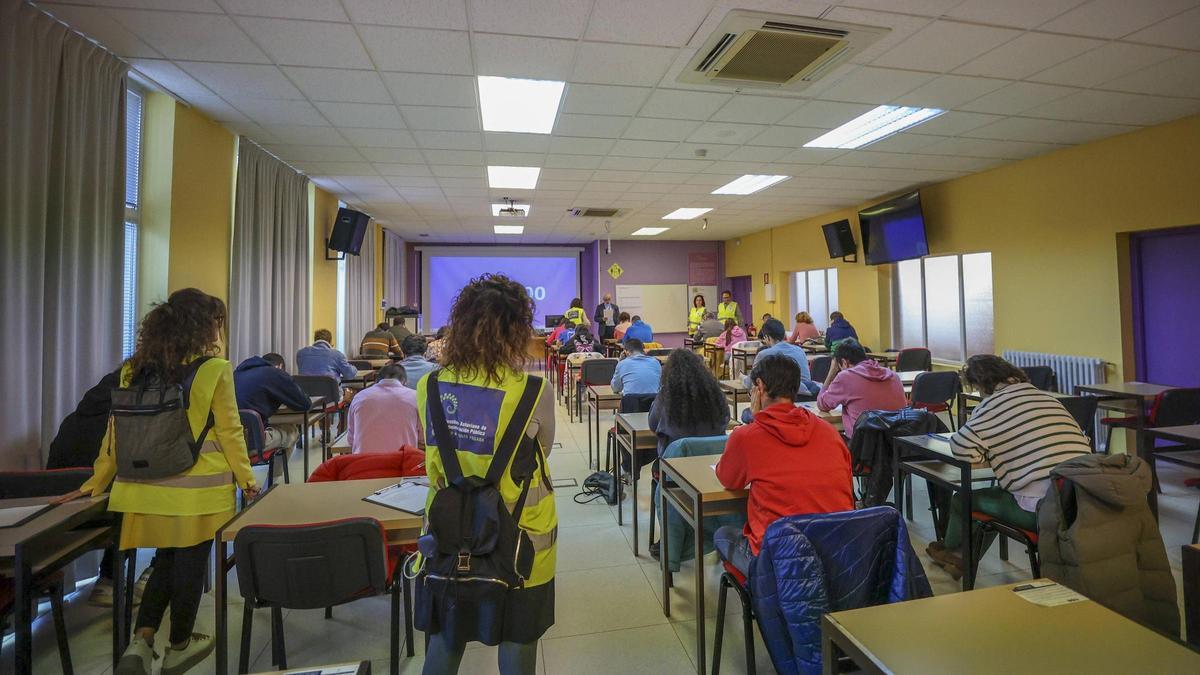 Examen de una oposición en el Instituto "Adolfo Posada".