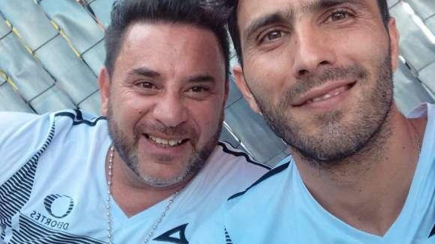 Antonio Mohamed (izquierda), junto a Aldo de Nigris en Argentina.