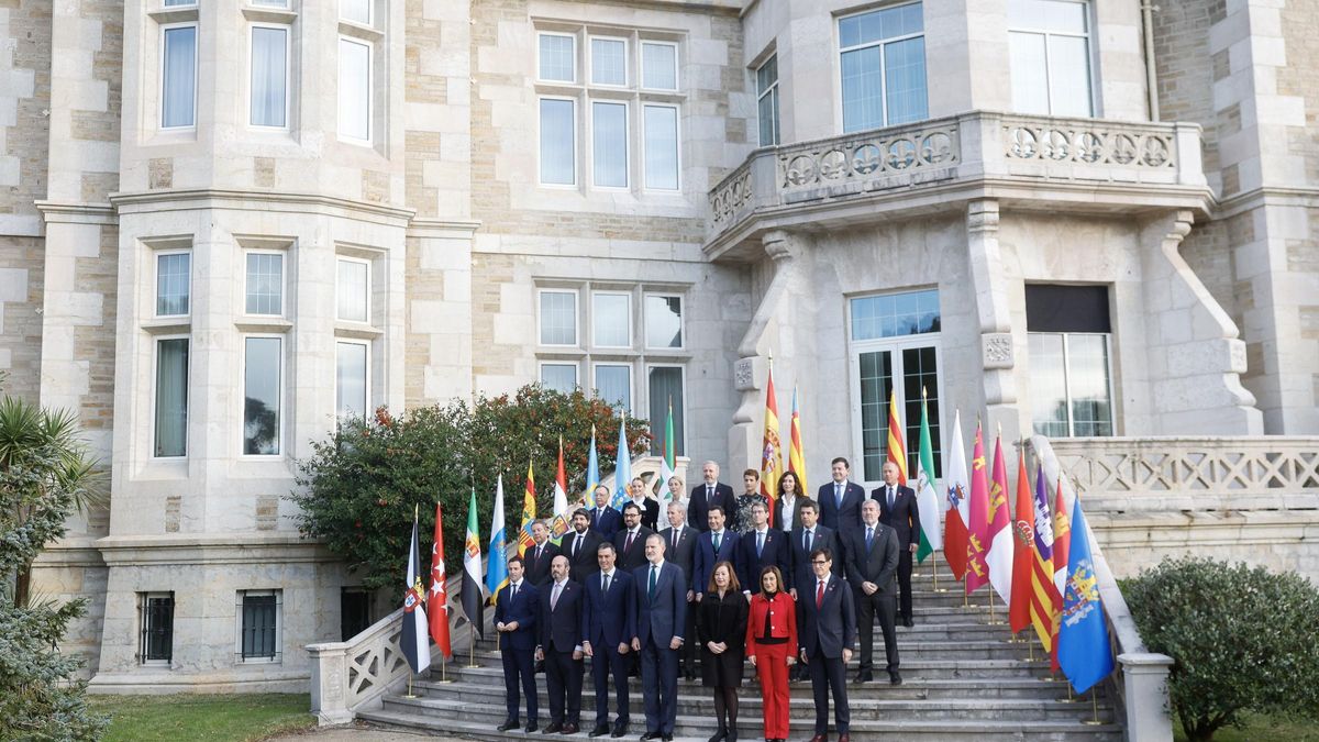 Foto de familia de la última Conferencia de Presidentes, celebrada en Santander en el mes de diciembre.