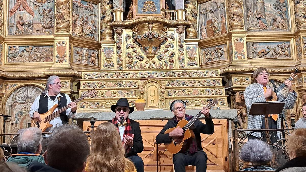 El grup ebrenc va interpretar "Lo Misteri de Nadal"