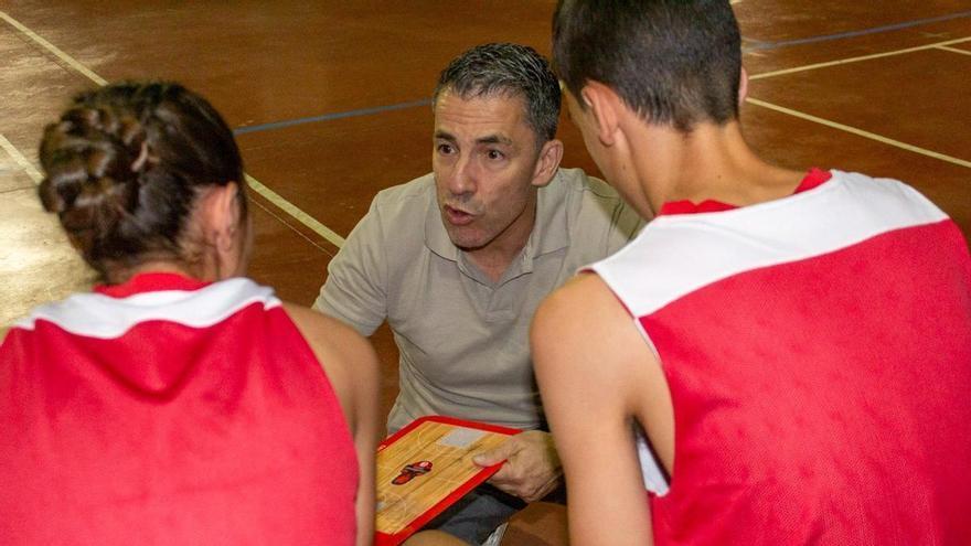 Gonzalo García de Vitoria, visita de lujo al campus del Casademont de Albarracín