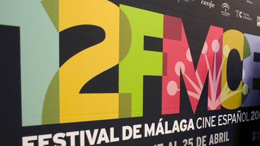 cartel promocional de la duodécima edición del Festival de Málaga-Cine Español, en el Ayuntamiento de Málaga.