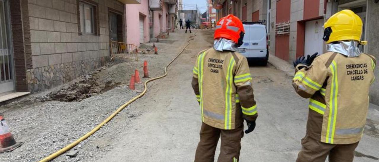 Miembros del operativo, supervisando la zona afectada.   | // FDV