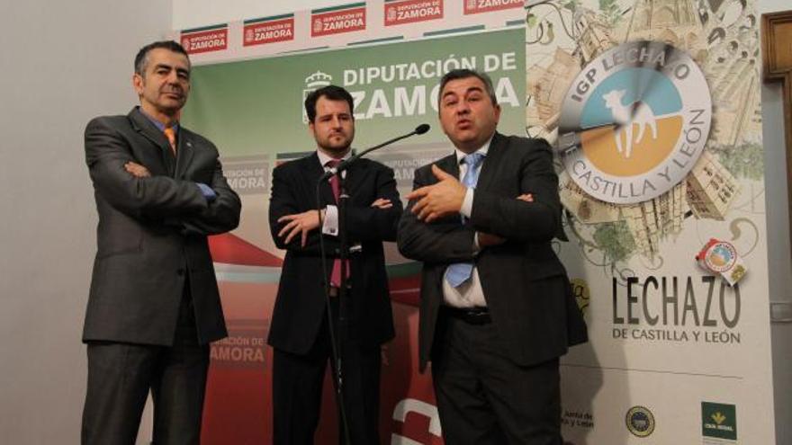 Javier de la Fuente, Alejandro Fradejas y Santiago Lorenzo, en el acto de presentación del convenio.