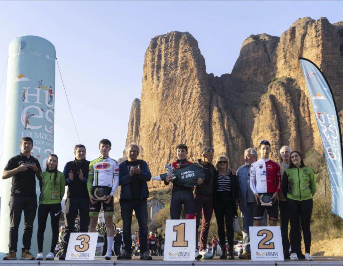 Podio en la línea de meta de Riglos.
