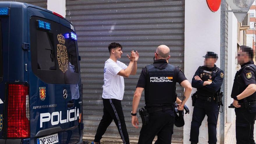 La Policía Nacional detiene a cinco miembros de un clan por tráfico de drogas en Xirivella entre vítores de los vecinos