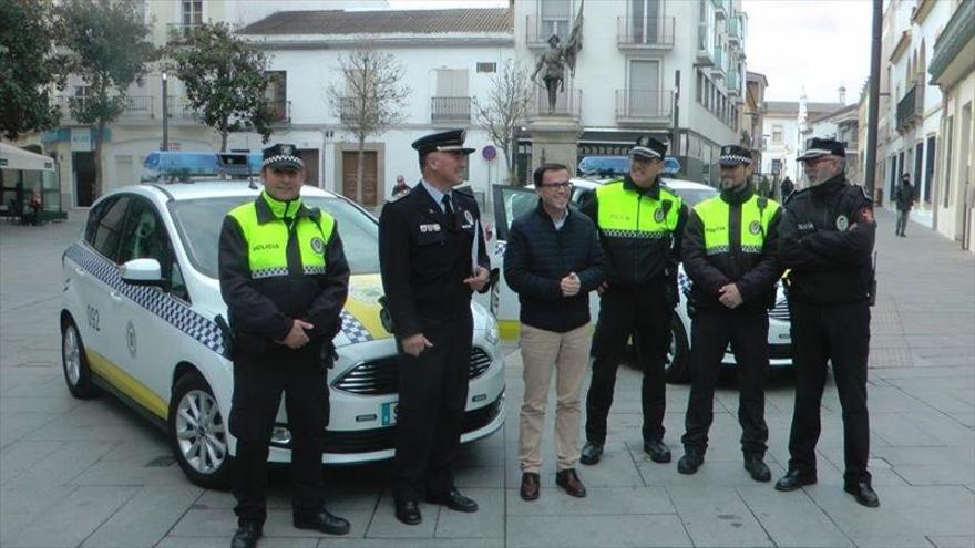 La policía local incorpora dos coches dotados de desfibriladores