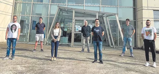 Antenas de oro para dirigir la luz en la escala microscópica: hallazgo con sello asturiano