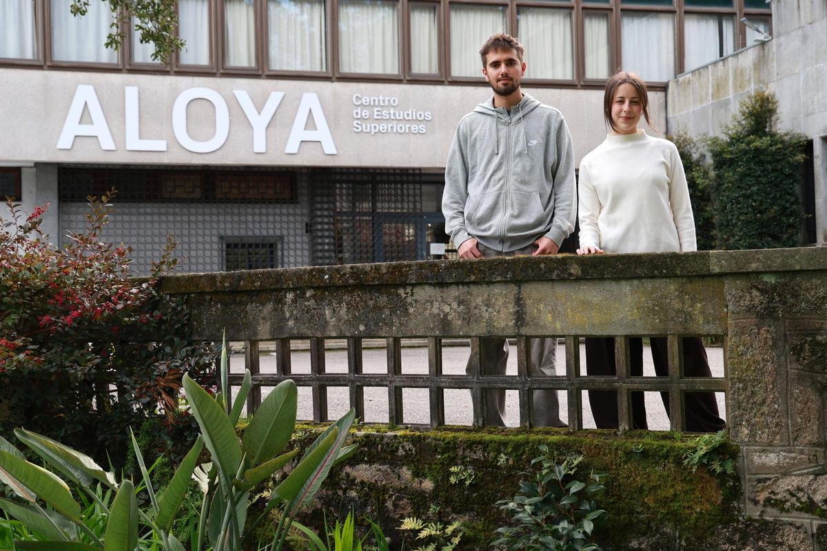 Nicolás Urcera y Violeta González, estudiantes de los ciclos superiores de Transporte y Logística, y de Adminsitración y Finanzas, respectivamente, en el CPR Aloya de Vigo.