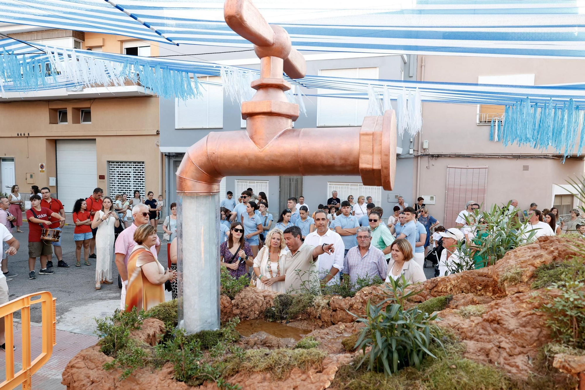 Les Festes de l’Aigua exhiben la creatividad de los monumentos de los cuatro sectores de Cabanes