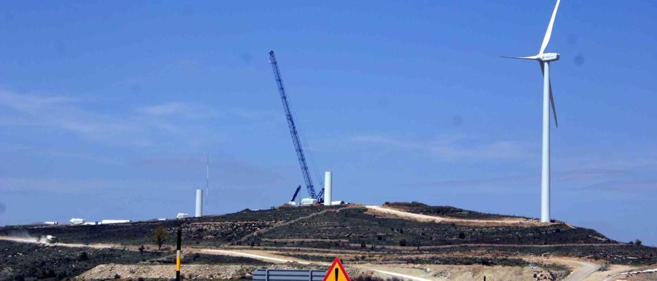 Construcción de un parque eólico en Morella, en una imagen de archivo.