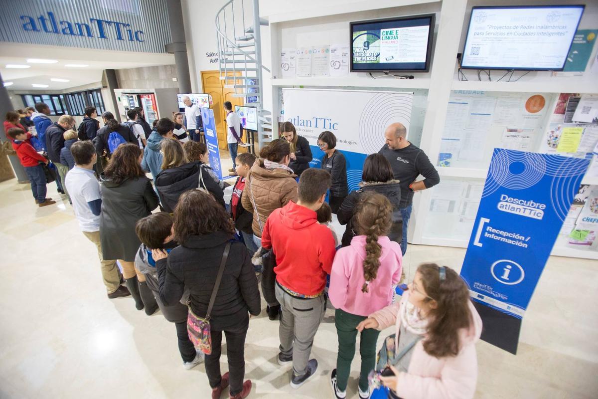 El centro dispone de espacios dentro de la Escuela de Teleco. En la imagen, una jornada de puertas abiertas.