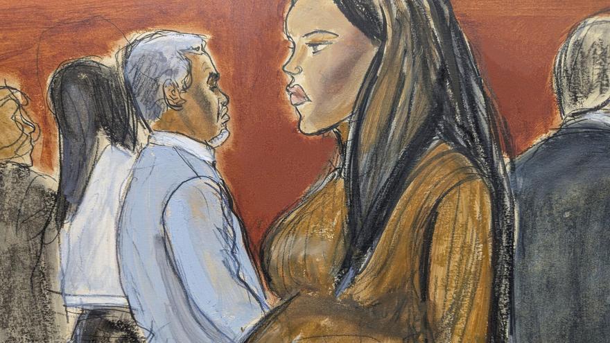 Cassie Ventura, derecha, antes de su declaración en el juicio contra su ex Sean 'Diddy' Combs