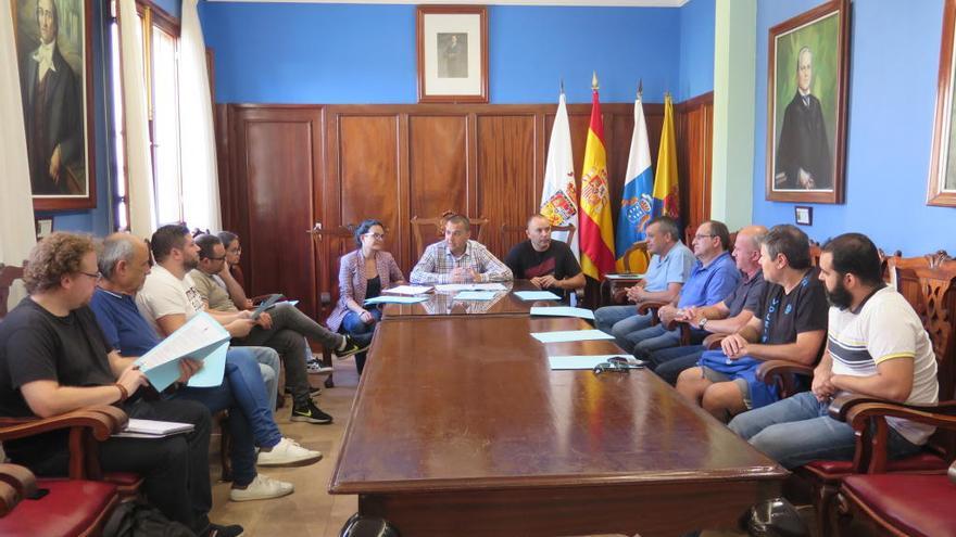 Pintaderas de Oro para 33 hombres y mujeres de Gáldar por una vida de trabajo, constancia y superación