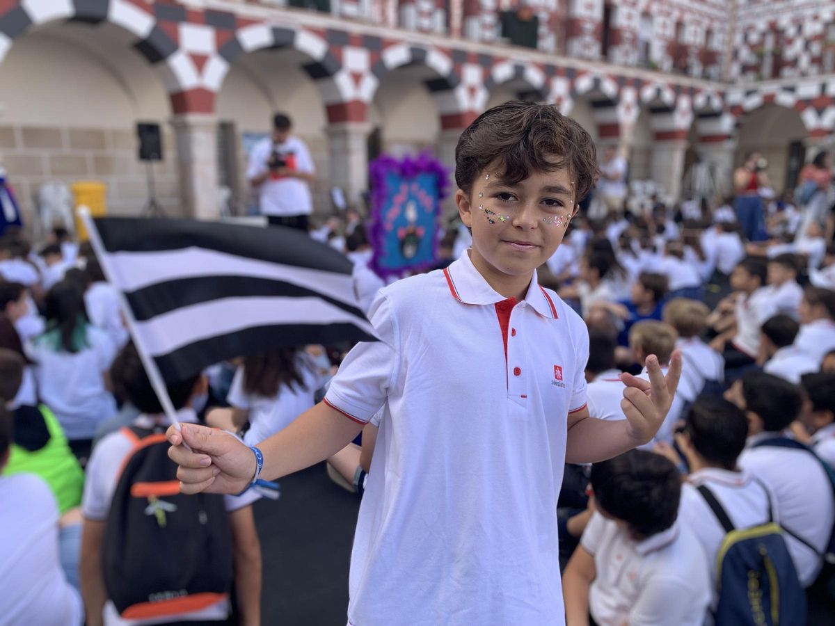 Paco Caselles, alumno de los Salesianos, disfrutando del acto de clausura.