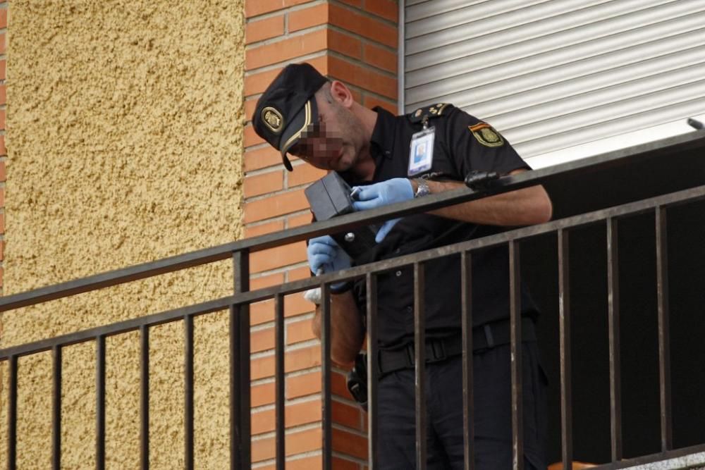 Le pegan un tiro en el cuello para robarle en su casa de Zarandona