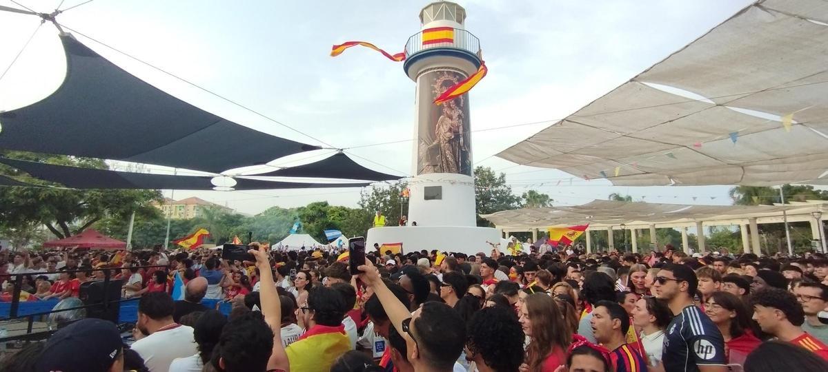 El recinto ferial del Faro, en el parque de Huelin, arrojaba este aspecto desde incluso antes del encuentro.