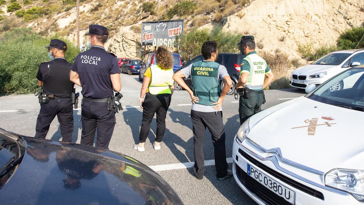 Gran despliegue policial por una fiesta ilegal con más de 1.000 personas en El Campello