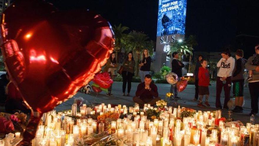 Homenatge ciutadà a Las Vegas a les 59 víctimes mortals del tiroteig de diumenge