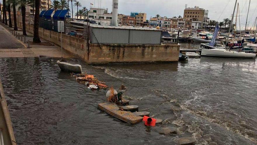 Los vertidos de aguas fecales obligan a cerrar tres de las playas de Palma