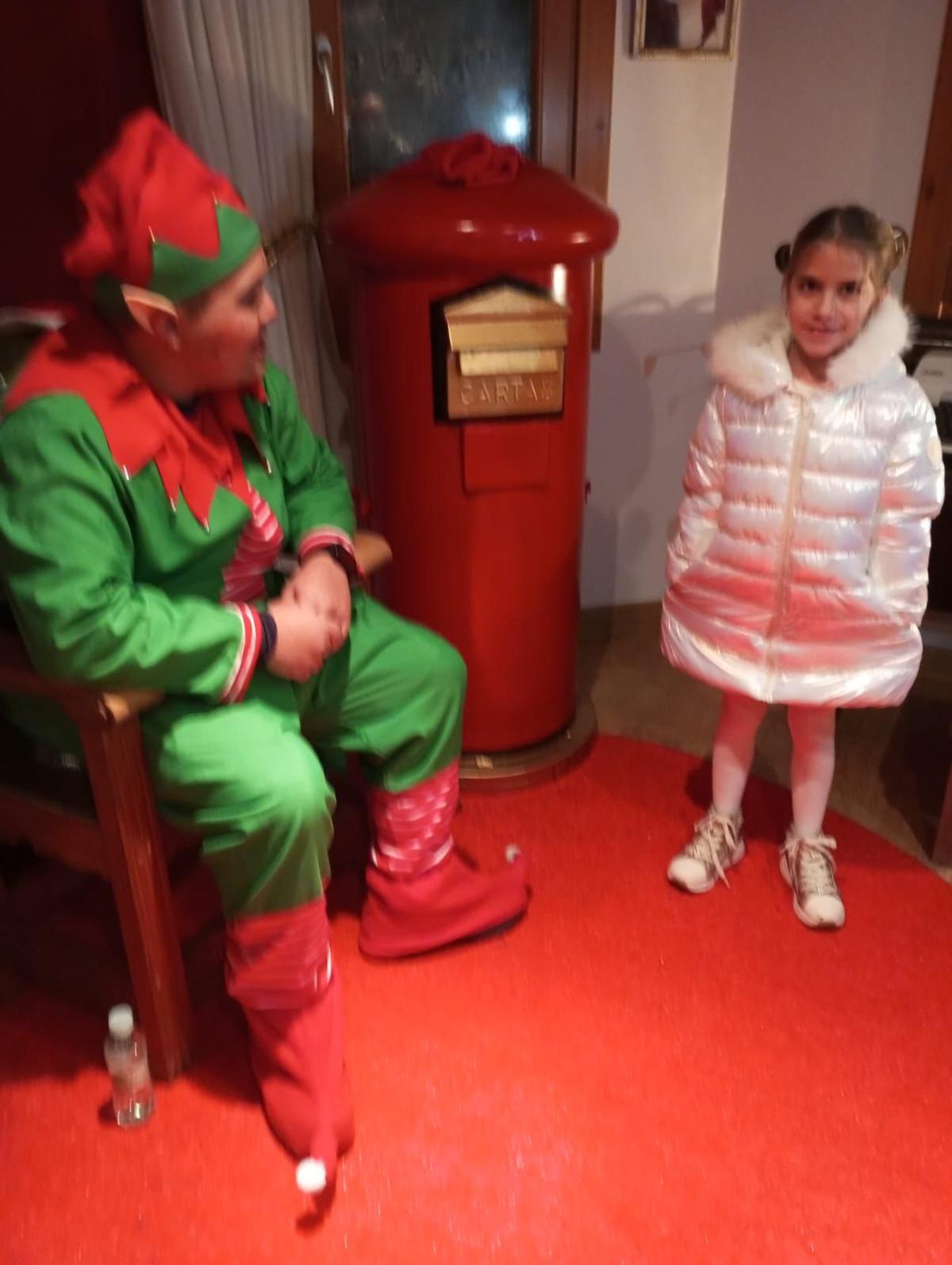 GALERÍA | Visitas de los niños y niñas al elfo de Papá Noel en Benavente