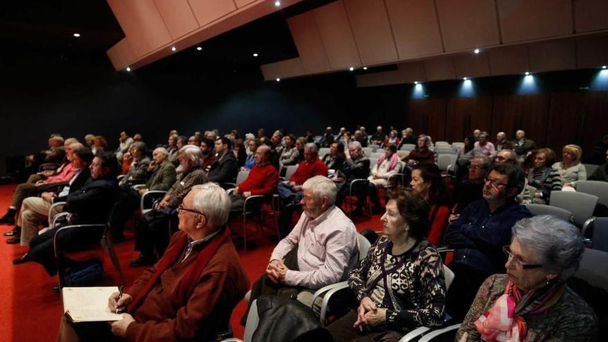 Público ayer en el Club Prensa Asturiana de LA NUEVA ESPAÑA.