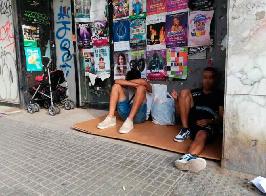 Un afectado por el incendio del edificio okupa: "No tenemos dónde ir, no sé qué vamos a hacer"