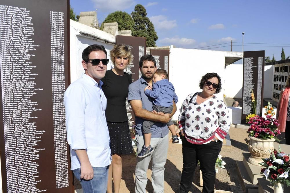 Homenaje a los difuntos en el cementerio de Castelló