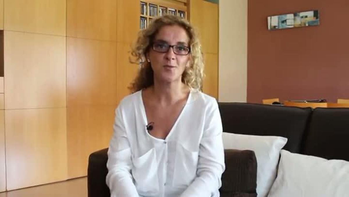 Vídeo d’Elena Alfaro en què demana que els llibres de text tinguin un preu just.