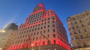 Telefónica iluminará de rojo su edificio en la Gran Vía de Madrid como apoyo a la selección española en el Mundial.