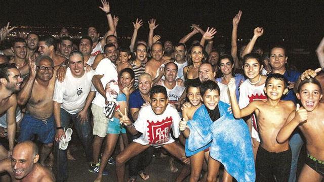 Chapuzón Nocturno del año pasado en la playa de Las Canteras.