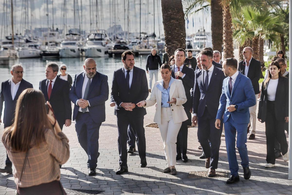 El ministro Óscar Puente recorre el Paseo Marítimo de Palma acompañado de la presidenta Marga Prohens, el alcalde de Palma, Jaime Martínez, y otras autoridades