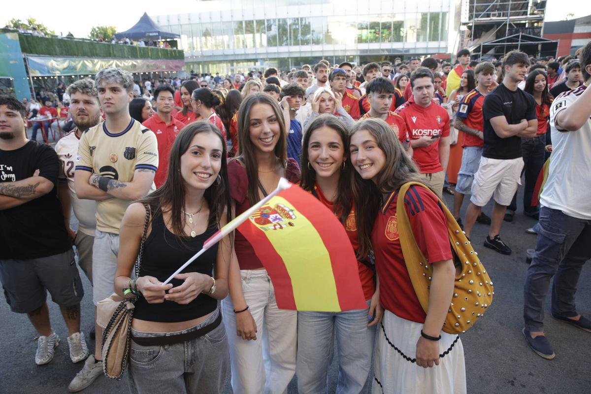 EN IMÁGENES: Metrópoli vibra con el primer paso de España hacia el Mundial